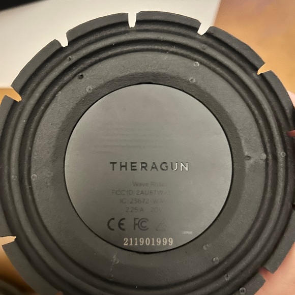 Therabody Theragun Wave Roller - Smart Vibrating Foam Roller - Picture 6 of 9